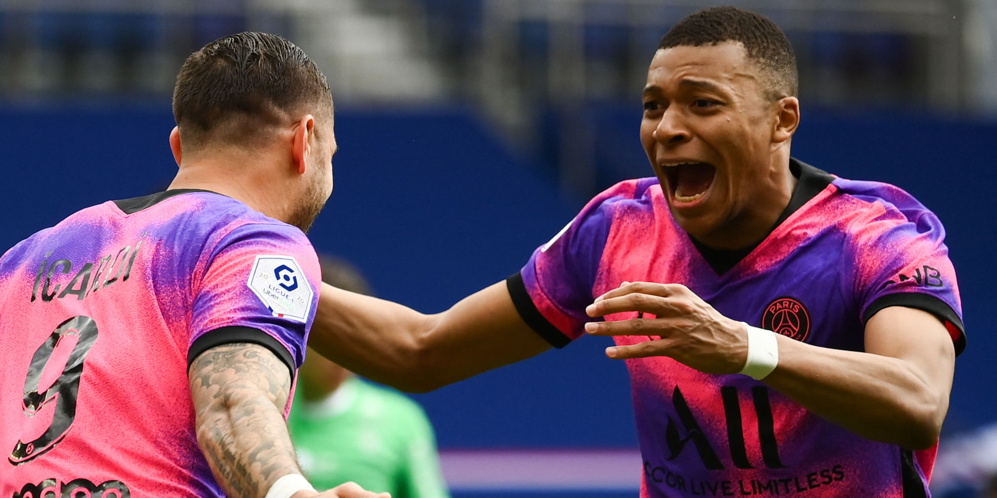 le PSG bat Saint-Etienne 3-2 in extremis et talonne le ...
