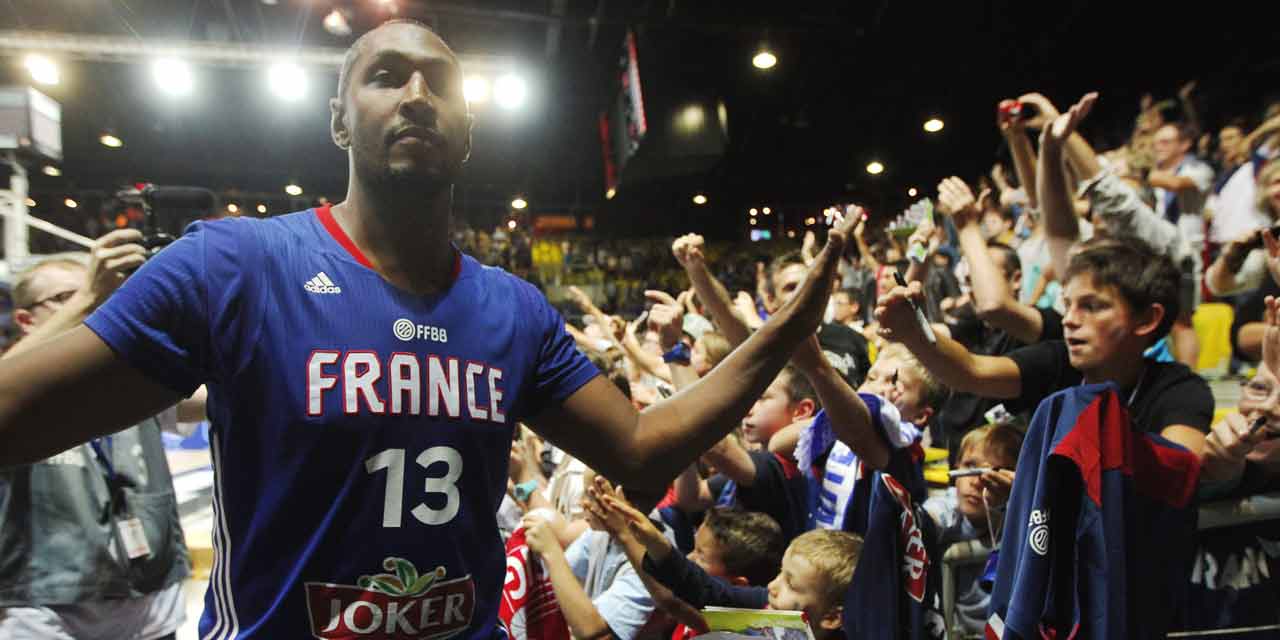 Mondial de basket : la France bat la Serbie de justesse