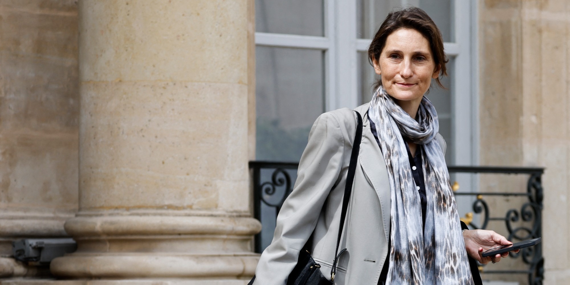 l&rsquo;épreuve de surf des JO-2024 ne sera pas déplacée, assure Amélie Oudéa-Castéra