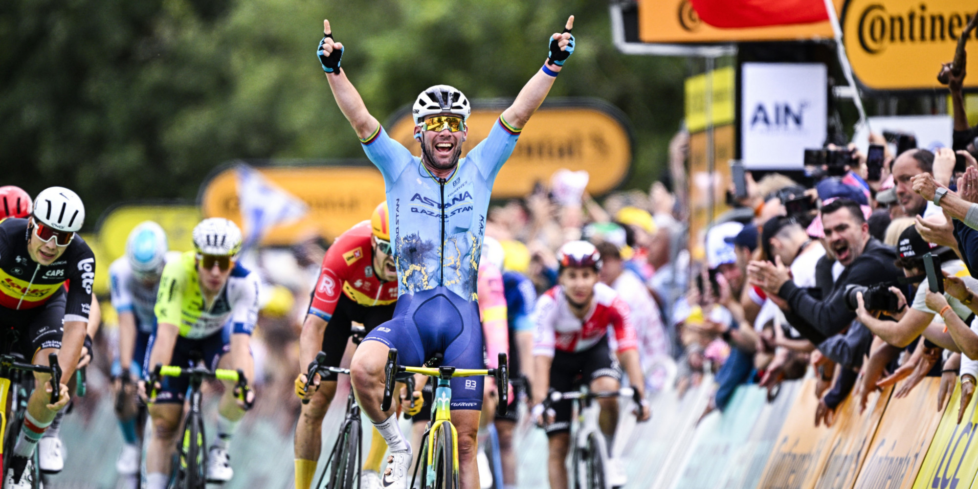 Tour de France Mark Cavendish remporte une 35e victoire d'étape et